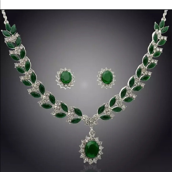 Jewelry - Rhinestone necklace set